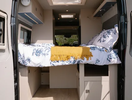 Orange Campers  Trouvaille Classique MWB - Manual - Layout Option 3 - High top roof 2026