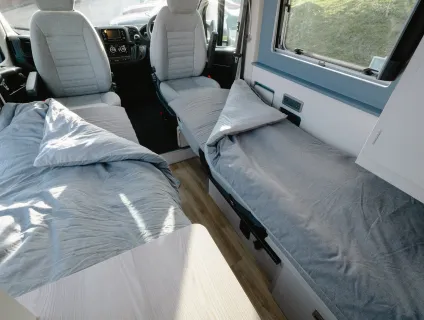 Orange Campers  Trouvaille Classique MWB - Manual - Layout Option 2 - High top roof 2026