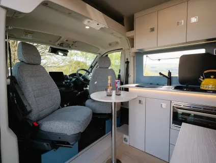 Orange Campers  Trouvaille Classique MWB - Manual - Layout Option 3 - High top roof 2026