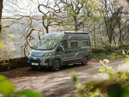 Orange Campers  Trouvaille Classique MWB - Manual - Layout Option 3 - High top roof 2026