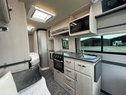Auto-Sleepers  Kingham 180BHP Auto (P-09759) 