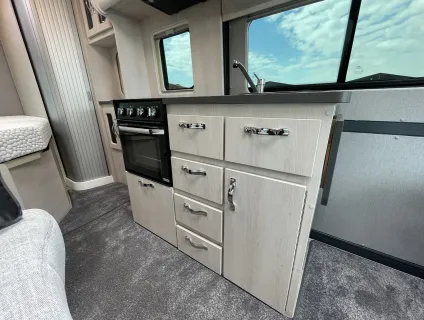 Auto-Sleepers  Kingham 180BHP Auto (P-09759) 