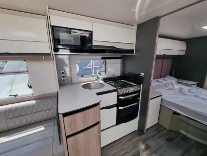 Swift Elegance Grande 845 2023