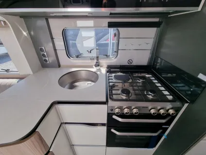 Swift Elegance Grande 845 2023