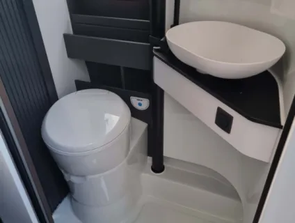 Adria  Twin Supreme 640 SGX 2025