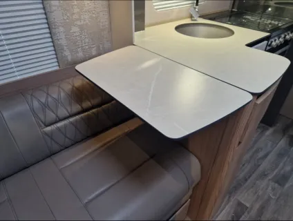 Swift Elegance Grande 780 2024