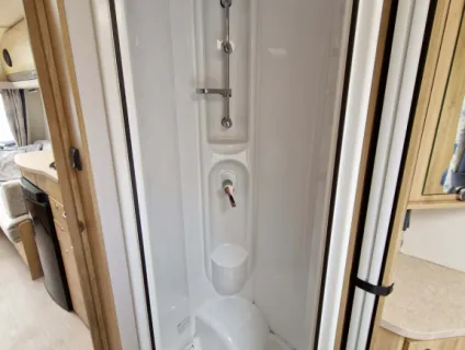Elddis  Chatsworth 550 2016
