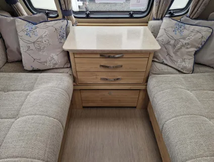 Elddis  Chatsworth 550 2016