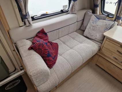Elddis  Chatsworth 550 2016