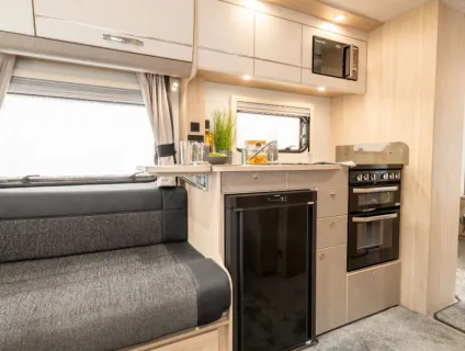 Elddis Avante Apex 550 2026