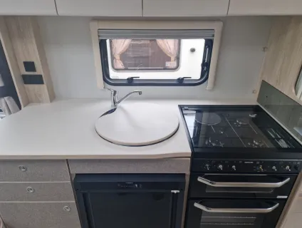 Elddis Avante Apex 554 2026