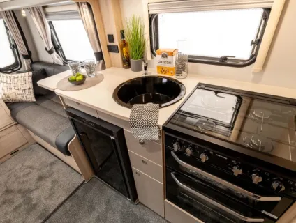 Elddis Avante Apex 860 2026