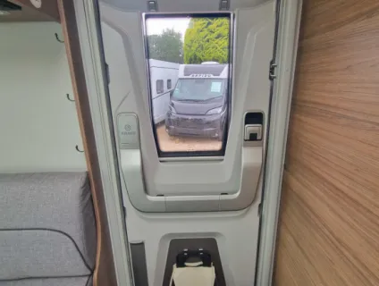 Knaus  Live I700 MEG 2024