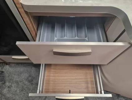 Knaus  Live I700 MEG 2024