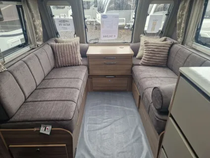Bailey Unicorn Deluxe Cabrera 2026
