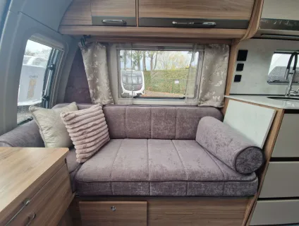 Bailey Unicorn Deluxe Cabrera 2026
