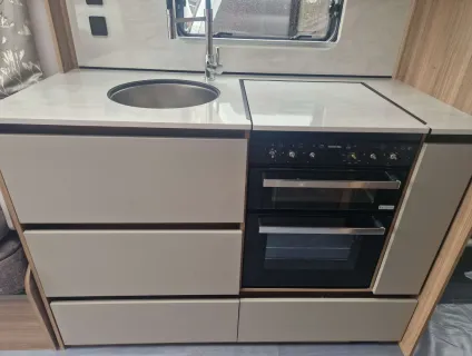Bailey Unicorn Deluxe Vigo 2026