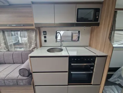 Bailey Unicorn Deluxe Vigo 2026