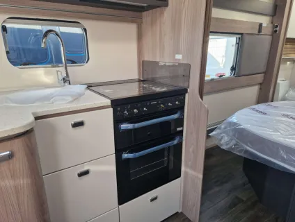 Swift Conqueror Grande 645 2026