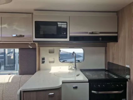 Swift Conqueror Grande 560 L 2026