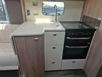 Swift Conqueror Grande 560 L 2026