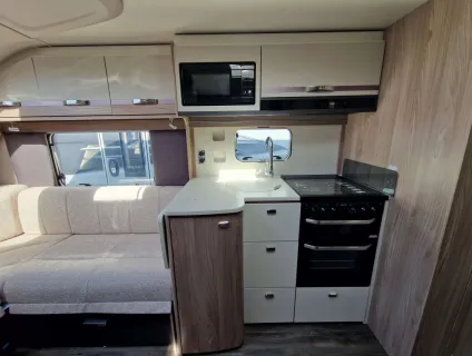 Swift Conqueror Grande 560 L 2026