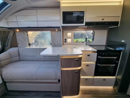 Swift Elegance Grande 835 2026