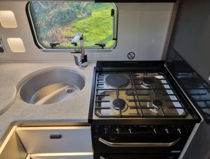 Swift Elegance Grande 835 2026