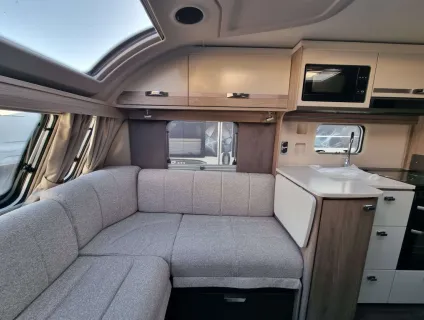 Swift Conqueror Grande 560 L 2026