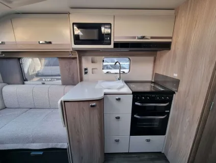 Swift Conqueror Grande 560 L 2026