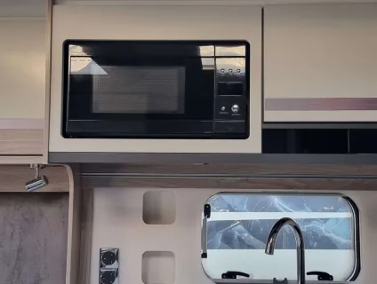Swift Conqueror Grande 560 L 2026