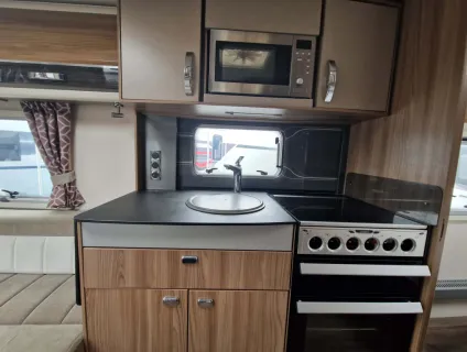 Swift Conqueror 580 2018