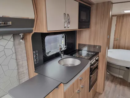 Swift Elegance Grande 845 2022