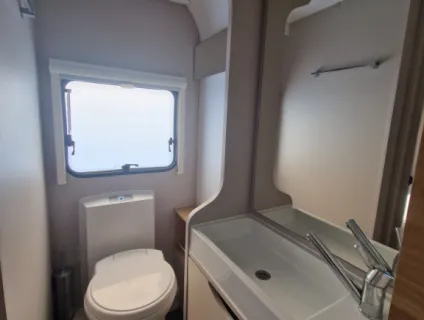 Adria Adora Seine 2022