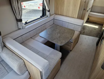 Elddis Avante 866 2018