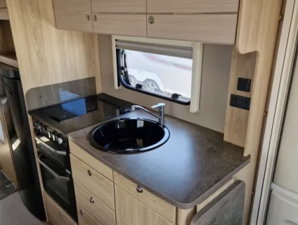 Elddis Avante 866 2018