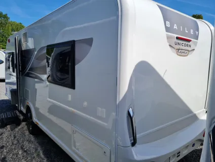 Bailey  Unicorn Deluxe Cabrera 2025