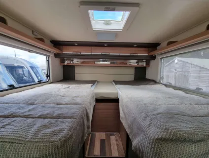 Knaus Sky TI 700 MEG 2012