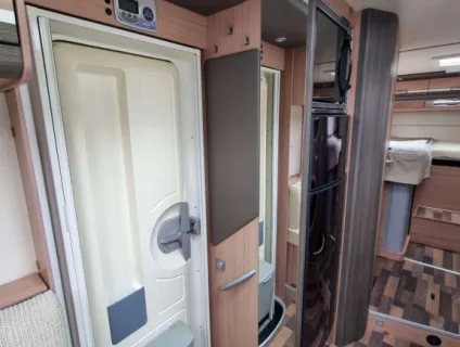 Knaus Sky TI 700 MEG 2012