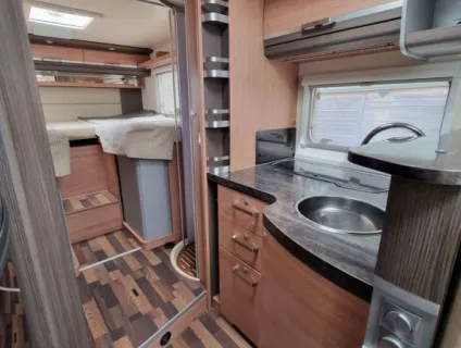 Knaus Sky TI 700 MEG 2012