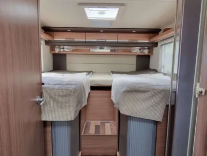 Knaus Sky TI 700 MEG 2012