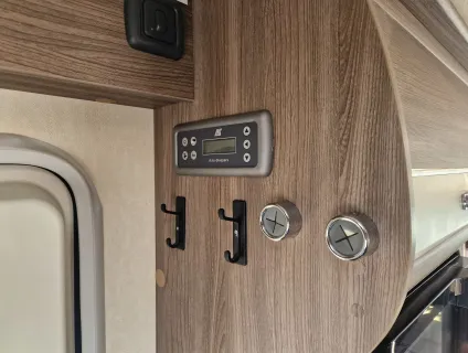 Auto-Sleepers  Broadway EK 2015