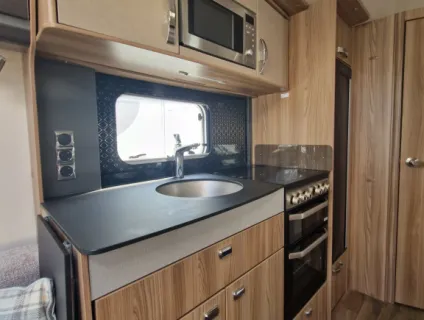 Swift Elegance 480 2021