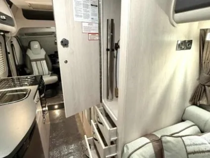 Auto-Sleeper  Peugeot Van Conversions Warwick XL 2020