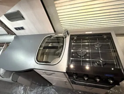 Auto-Sleeper  Peugeot Van Conversions Warwick XL 2020
