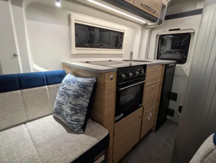 Bailey Endeavour B64 2026