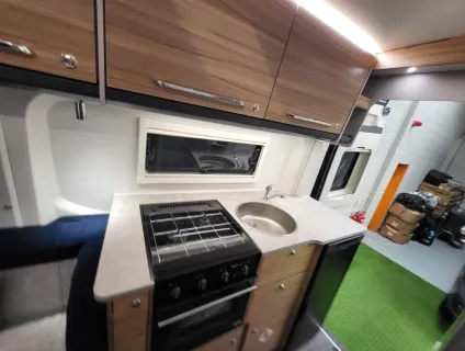 Bailey Endeavour B63 2026