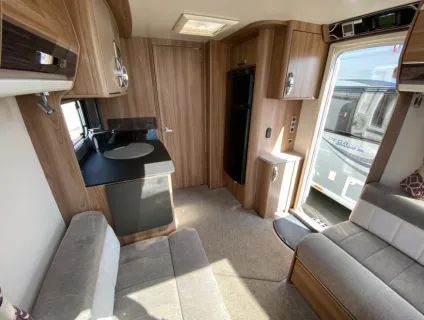 Swift Conqueror 650 2018