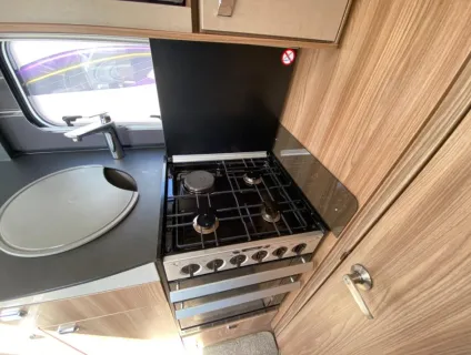 Swift Conqueror 650 2018