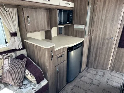 Auto-Sleepers Broadway EB 2 BERTH FRONT LOUNGE - END WASHROOM - LUXURY  2016